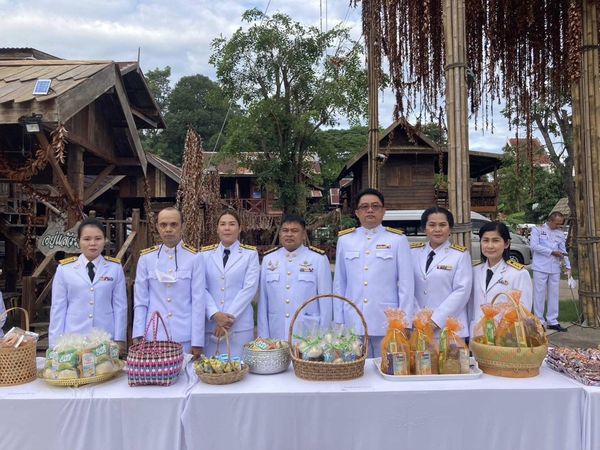 กปภ.สาขาขอนแก่น (พ.) เข้าร่วมกิจกรรมทำบุญตักบาตรและวางพวงมาลา ถวายเป็นพระราชกุศล เนื่องในวันนวมินทรมหาราช ๑๓ ตุลาคม