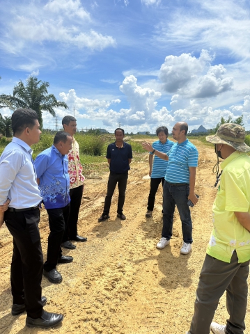 การประปาส่วนภูมิภาคสาขาชุมพร]ลงพื้นที่ตรวจสอบปริมาณน้ำ บริเวณประตูระบายน้ำปากคลองชุมพร-นาคราชพื่อวางแผนในการบริหารจัดการน้ำ