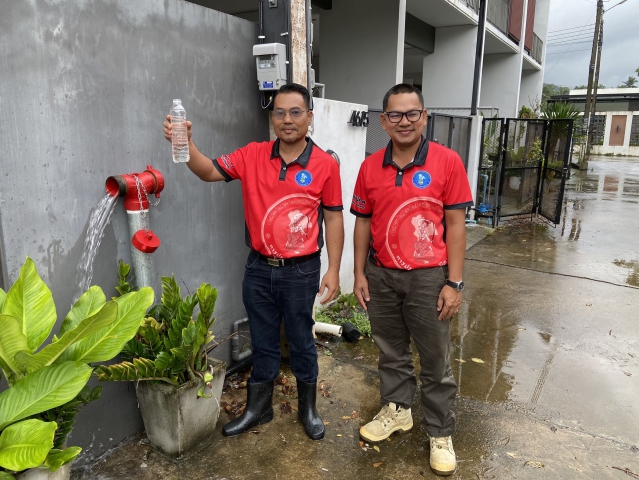 กปภ.สาขาสงขลา ลงพื้นที่ระบายตะกอนในเส้นท่อบริเวณ หมู่ที่ 2 และหมู่ที่ 3 ต.พะวง อ.เมือง จ.สงขลา เพื่อลดและป้องกันปัญหา ข้อร้องเรียนเรื่องคุณภาพน้ำ
