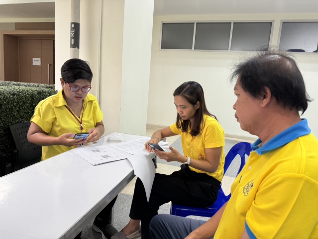 กปภ.สาขาอ้อมน้อย ลงพื้นที่ติดตามหนี้ค้างชำระค่าน้ำประปา พร้อมแนะนำแอปพลิเคชั่น AMI เพิ่มประสิทธิภาพการบริหารจัดการน้ำประปา