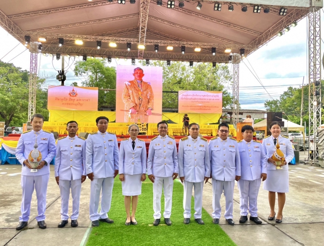 ร่วมพิธีถวายเครื่องราชสักการะและวางพานพุ่ม และพิธีจุดเทียนถวายพระพรชัยมงคล​ เฉลิมพระเกียรติพระบาทสมเด็จพระเจ้าอยู่หัวฯ เนื่องในวันเฉลิมพระชนมพรรษา 6 รอบ
