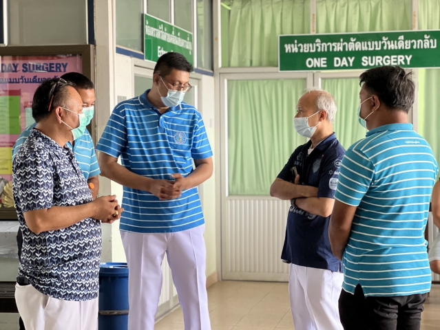 รองผู้ว่าการ(ปฏิบัติการ 4) รุดเข้าเยี่ยม นายณัฐพร อุเทนพันธ์ พนักงาน กปภ. พลเมืองดี ที่ได้รับบาดเจ็บขณะช่วยระงับเหตุเพลิงไหม้ ณ อบจ.สมุทรสงคราม
