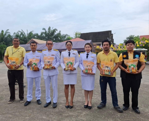 การประปาส่วนภูมิภาคสาขาอ่าวลึก เข้าร่วมกิจกรรมเนื่องในวันคล้ายวันพระบรมราชสมภพ พระบาทสมเด็จพระบรมชนกาธิเบศร มหาภูมิพลอดุลยเดชมหาราช บรมนาถบพิตร วันชาติ และวันพ่อแห่งชาติ ร่วมพิธีเจริญพระพุทธมนต์ และทำบุญตักบาตรถวายพระราชกุศล ณ วัดราษฎร์รังสรรค์ ต.อ่าวลึกใต้ อ.อ่าวลึก จ.กระบี่