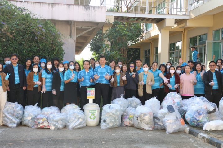 กปภ.ข.9 จัดกิจกรรมคัดแยกขยะเพื่อนำไปส่งต่อโครงการ Green Road โดยมีขยะที่เป็นพลาสติก หลอดกาแฟ ถุงพลาสติก ซึ่งจะนำไปเข้ากระบวนการ Recycle ทำเป็นบล็อกปูถนน Recycle เพื่อนำไปปูในลานกิจกรรมในพื้นที่สาธารณะต่าง ๆ ต่อไป