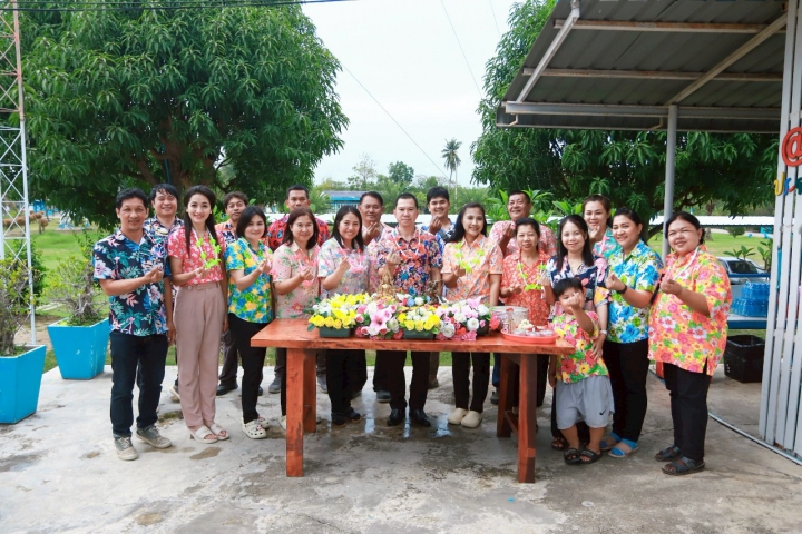 กปภ.สาขาประจวบคีรีขันธ์ ดำเนินกิจกรรม "แค่คุณจ่าย เราพร้อมแจก" เนื่องในเทศกาลสงกรานต์ ประจำปี 2568 แจกแก้วและน้ำดื่มตราสัญลักษณ์ กปภ. และร่วมสืบสานวัฒนธรรมประเพณีอันดีงาม