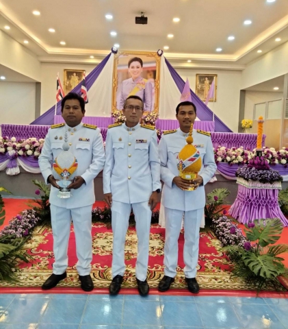 การประปาส่วนภูมิภาคสาขาอ่าวลึก เข้าร่วมพิธีถวายเครื่องราชสักการะ และวางพานพุ่ม และพิธีถวายพระพรชัยมงคล