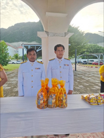 กปภ.สาขาพังงา เข้าร่วมพิธีทำบุญตักบาตรและพิธีวางพวงมาลา ถวายเป็นพระราชกุศล เนื่องในวันนวมินทรมหาราช 13 ตุลาคม 2568