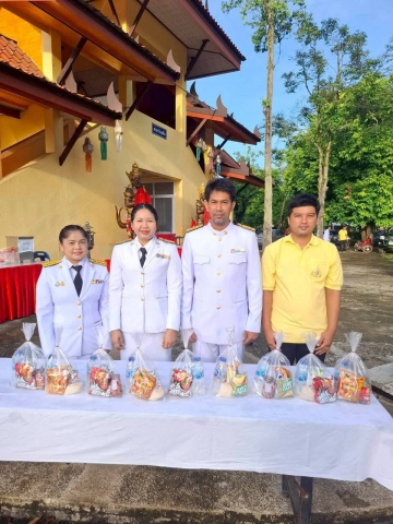 การประปาส่วนภูมิภาคสาขาอ่าวลึก ร่วมพิธีสวดพระพุทธมนต์และทำบุญตักบาตร ถวายพระราชกุศลเนื่องในวันคล้ายวันสวรรคต พระบาทสมเด็จพระบรมชนกาธิเบศรมหาภูมิพลอดุลยเดชมหาราช บรมนารถบพิตร "วันนวมินทรมหาราช" ณ วัดราษฎร์รังสรรค์ อำเภออ่าวลึก จังหวัดกระบี่