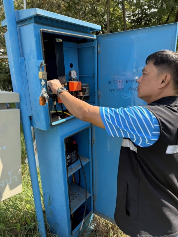 กปภ.สาขาท่ามะกาลงพื้นที่ตรวจสอบและทำความสะอาดตู้ DMA