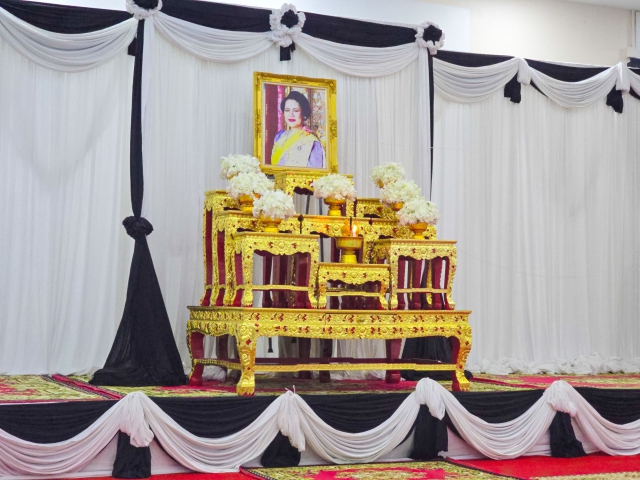 กปภ.สาขาขนอม เข้าร่วมพิธีบำเพ็ญกุศลสวดพระอภิธรรม อุทิศถวายพระราชกุศลแด่สมเด็จพระนางเจ้าสิริกิติ์พระบรมราชินีนาถ พระบรมราชชนนีพันปีหลวง