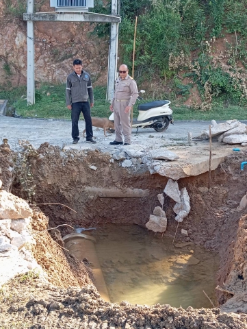 กปภ.สาขากาญจนบุรี ทำกิจกรรมตรวจสอบท่อแตกรั่วในระบบผลิต สถานีจ่ายน้ำเขาหัวล้าน
