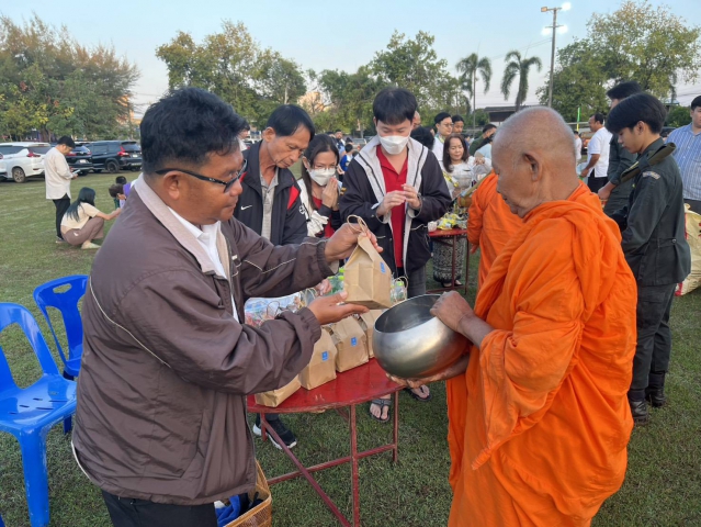 กปภ.สาขาสวรรคโลก ร่วมทำบุญตักบาตรข้าวสารอาหารแห้งเนื่องในวันขึ้นปีใหม่ 2569 "อิ่มบุญ อิ่มใจ สดใสปีม้าทอง 2569"