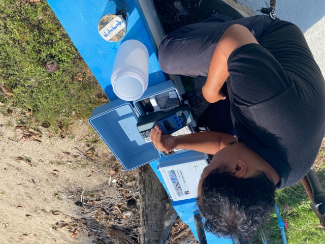 กปภ.สาขาขนอม ดำเนินการตรวจสอบคุณภาพน้ำประปา บริเวณ ณ ต้นทาง สถานีจ่ายน้ำท้องเนียน และตลาดสดบางแพง ต.ท้องเนียน อ.ขนอม จ.นครศรีธรรมราช