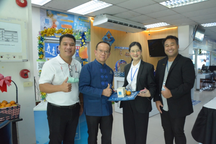 กปภ.สาขารังสิต(พ) ลงพื้นที่พบผู้ใช้น้ำรายใหญ่ ส่งมอบความสุขผ่านของที่ระลึกปีใหม่ 2569