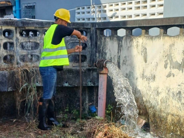 กปภ.สาขาระนอง รักษาคุณภาพน้ำประปาใสสะอาด ดำเนินการตามแผนระบายตะกอนในเส้นท่อ ประจำเดือน มกราคม 2569