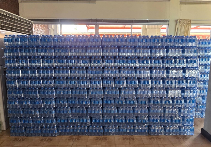 กปภ.ข.3 สนับสนุนน้ำดื่มบรรจุขวดตราสัญลักษณ์ กปภ. 50,000 ขวด บริการประชาชนในพิธีเข้าเฝ้าฯ กราบถวายบังคมพระบรมศพฯ ณ ลานพุทธมณฑล จ.นครปฐม