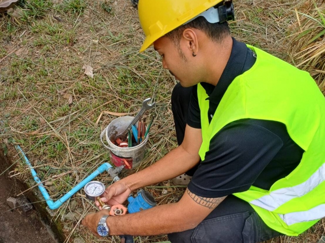 กปภ.สาขาระนอง ลงพื้นที่ตรวจวัดแรงดันน้ำ ตามโครงการ ผู้ใช้น้ำมั่นใจ กปภ.เช็คชัวร์