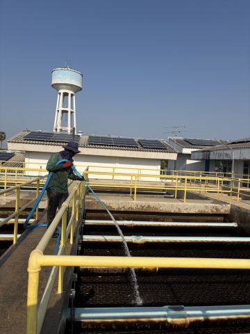 กปภ.สาขาเพชรบุรี ดำเนินการล้างถังตกตะกอนโรงกรองขนาด 2000 ลบ.ม./ชม.