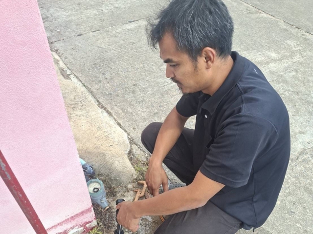 การประปาส่วนภูมิภาคสาขาอ่าวลึก ลงพื้นที่ตามโครงการ "ผู้ใช้น้ำมั่นใจ กปภ.เช็คชัวร์" โดยทำการตรวจสอบแรงดันน้ำ บริเวณพื้นที่ตำบลอ่าวลึกใต้ อำเภออ่าวลึก จังหวัดกระบี่