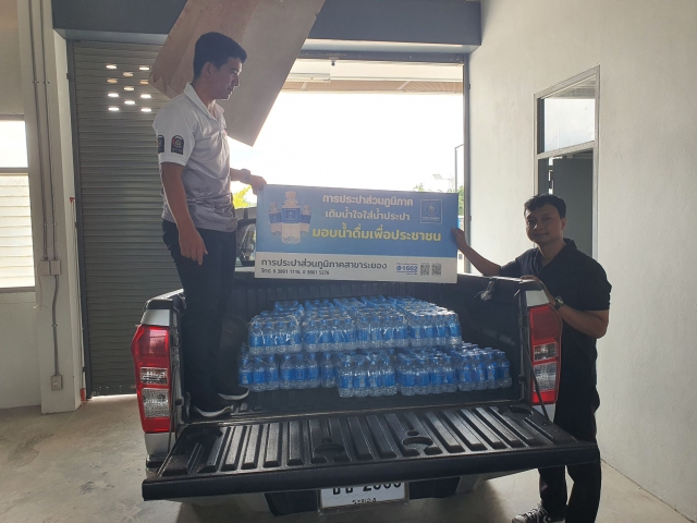 กปภ.สาขาระยอง สนับสนุนน้ำดื่มบรรจุขวดฯ ให้แก่ สำนักงานพัฒนาชุมชนจังหวัดระยอง
