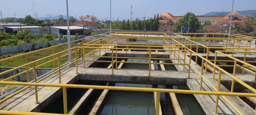 การประปาส่วนภูมิภาคสาขาภูเก็ต ปฏิบัติการล้างทำความสะอาดถังตกตะกอน ณ สถานีผลิตน้ำคลองกะทะ ตามแผนโครงการจัดการน้ำสะอาด (WSP) ครั้งที่ 3 ประจำปีงบประมาณ 2569