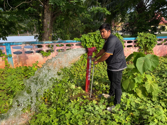 การประปาส่วนภูมิภาคสาขาอ่าวลึก ดำเนินการตามแผนงานบริการและควบคุมน้ำสูญเสีย โบล์วตะกอน ตามแผนระบายตะกอนในเส้นท่อ บริเวณพื้นที่ ตำบลอ่าวลึกใต้ อำเภออ่าวลึก จังหวัดกระบี่