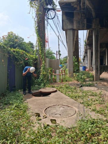 กปภ.สาขาอ้อมน้อย ลงพื้นที่ดำเนินการตรวจสอบท่อส่งน้ำ (LDN) บริเวณสถานีจ่ายน้ำพุทธมณฑล (SS2) เนื่องจากพบว่าปริมาณการจ่ายน้ำสูงขึ้นมากผิดปกติ