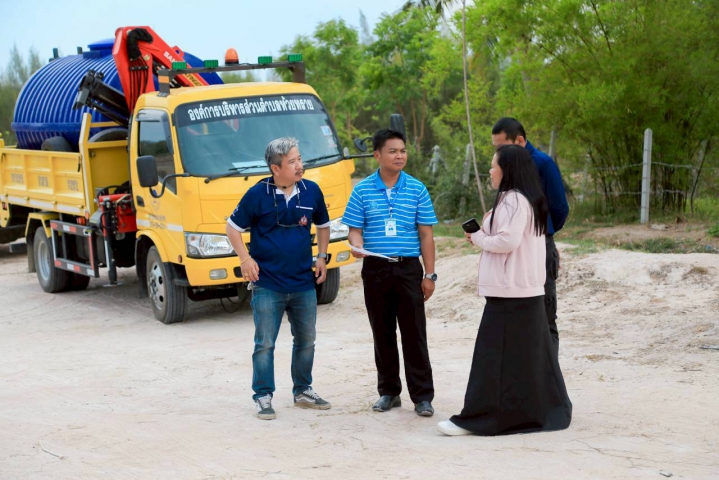 การประปาส่วนภูมิภาคสาขาประจวบคีรีขันธ์ ร่วมลงพื้นที่กับเจ้าหน้าที่องค์การบริหารส่วนตำบลห้วยทรายเพื่อตรวจสอบคุณภาพน้ำดิบ ณ บริเวณบึงวังด้วนและพื้นที่นาสร้าง ตำบลห้วยทราย อำเภอเมืองประจวบคีรีขันธ์ จังหวัดประจวบคีรีขันธ์