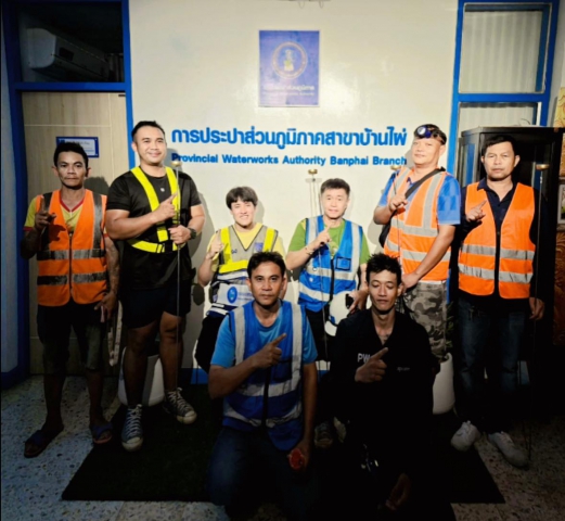 การประปาส่วนภูมิภาคสาขาบ้านไผ่ ทำการออกสำรวจหาท่อแตก - รั่ว โดยวิธีการเดินสำรวจ (Active Leakage Control) พื้นที่ (DMA - 05 ตรงข้ามศูนย์มีชัย)