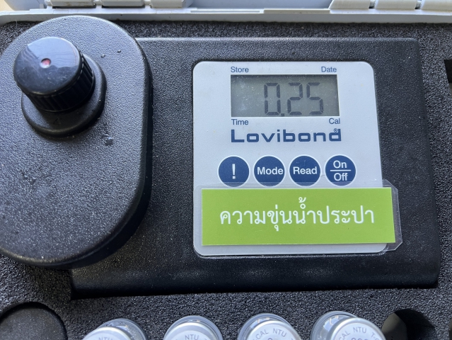 กปภ.สาขาคลองท่อม ดำเนินการตรวจสอบคุณภาพน้ำดิบประจำวันเพื่อใช้ในการผลิตน้ำประปา