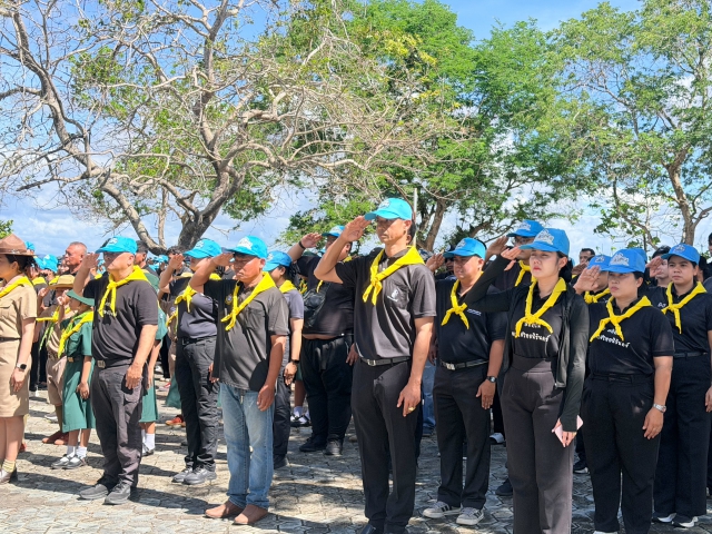 การประปาส่วนภูมิภาคสาขาชุมพร เข้าร่วมกิจกรรมจิตอาสาบำเพ็ญสาธารณประโยชน์และบำเพ็ญสาธารณกุศลพระเกียรติเนื่องในโอกาสพระราชพิธีมหามงคลเฉลิมพระชนมพรรษา 4 รอบ สมเด็จพระนางเจ้าฯพระบรมราชินี