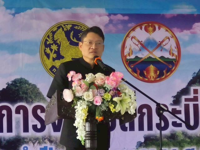 การประปาส่วนภูมิภาคสาขาคลองท่อม มอบน้ำดื่มบรรจุขวดตราสัญลักษณ์ กปภ. โครงการจังหวัดกระบี่เคลื่อนที่