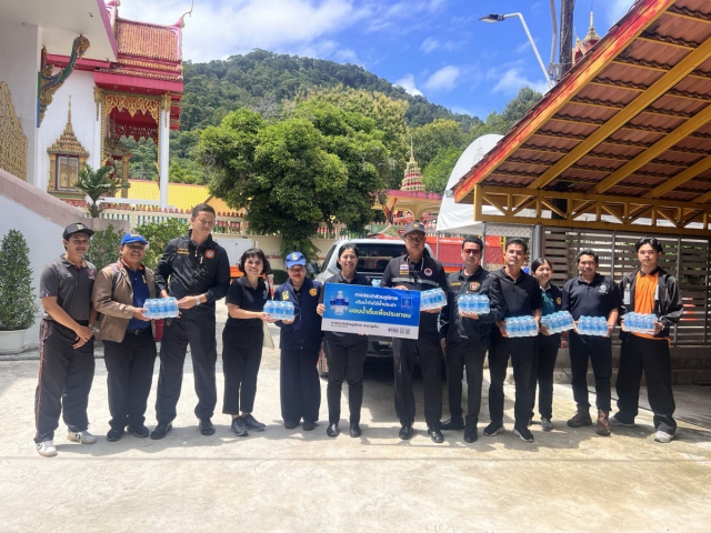 กปภ.สาขาภูเก็ต ร่วมสนับสนุนน้ำดื่มบรรจุขวดตราสัญลักษณ์ กปภ. แก่กองอำนวยการป้องกันและบรรเทาสาธารณภัยจังหวัดภูเก็ต
