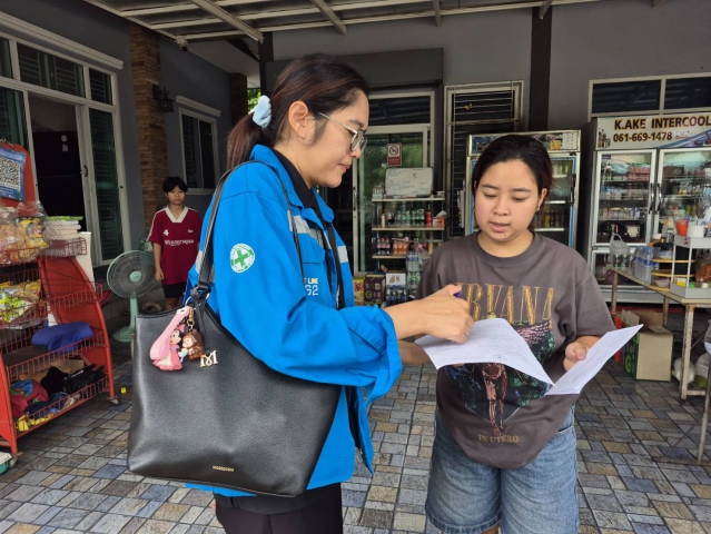 กปภ.สาขาอ้อมน้อย ลงพื้นที่เร่งรัดติดตามหนี้ค้างชำระค่าน้ำประปา