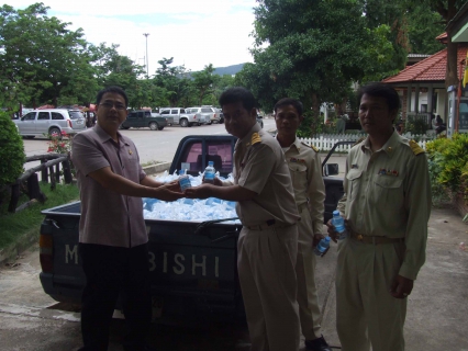 ไฟล์แนบ มอบน้ำดื่ม ให้นายอำเภอจอมทอง