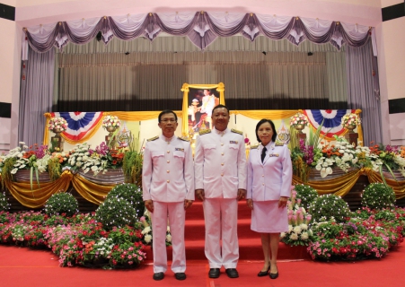 ไฟล์แนบ นายหลักชัย พัฒนเจริญ ผช.ผอ.กปภ.ข.๙ ถ่ายภาพร่วมกับนายจรัส แสนจิตต์ ผอ.กรจ.๙ และ นางอารีย์ ลิ้มเจริญ ผอ.กบง.๙ หลังเสร็จสิ้นพิธี