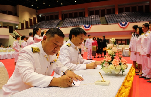 ไฟล์แนบ นายหลักชัย พัฒนเจริญ ผช.ผอ.กปภ.ข.๙ ร่วมลงนามถวายพระพรชัยมงคลหลังจากเสร็จสิ้นพิธี