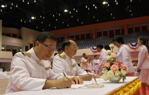 ไฟล์แนบ นายจรัส แสนจิตต์ ผอ.กรจ.๙ ร่วมลงนามถวายพระพรชัยมงคลหลังจากเสร็จสิ้นพิธี