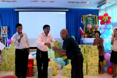 ไฟล์แนบ การประปาส่วนภูมิภาคเขต 4 จัดงานเลี้ยงสังสรรค์ Merry Christmas & Happy New Year 2013