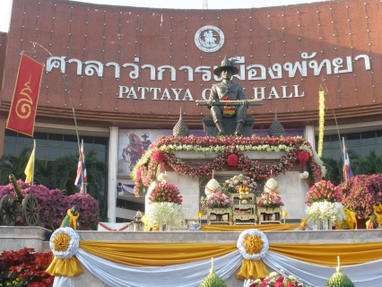 ไฟล์แนบ กปภ.สาขาพัทยา (พ) วางพานพุ่มสักการะสมเด็จพระเจ้าตากสินมหาราช