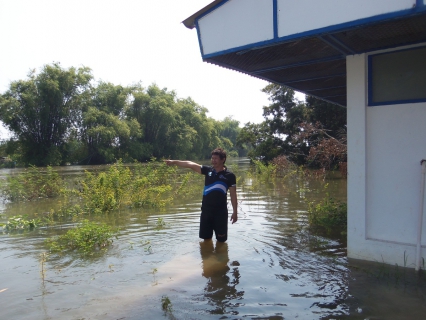 ไฟล์แนบ กปภ.สาขาลำปลายมาศมอบน้ำดื่มตราสัญลักษณ์ กปภ.สนับสนุนผู้ประสบภัยน้ำท่วม