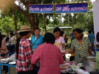ไฟล์แนบ กปภ.สาขาชุมพวงร่วมแจกน้ำดื่มในงานทอดกฐิน วัดป่าประชาชื่น