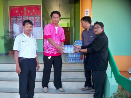ไฟล์แนบ กปภ.สาขาโพนทอง ร่วมงานประเพณีลอยกระทง อำเภอโพนทอง ประจำปี ๒๕๕๖ พร้อมมอบเงินและสนับสนุนน้ำดื่ม กปภ. สำหรับแจกจ่ายให้แก่ผู้ร่วมกิจกรรม