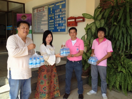 ไฟล์แนบ กปภ.สาขาแม่แตง มอบน้ำดื่มขวดจำนวน 200 ขวด งานพิธีวันเฉลิมพระชนมพรรษา 5 ธันวาคม 2556