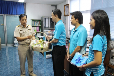 ไฟล์แนบ ผอ.กปภ.ข.๕ มอบกระเช้าปีใหม่ ผู้ว่าราชการจังหวัดสงขลา และหน่วยงานราชการ ในเทศกาลปีใหม่ ๒๕๕๗
