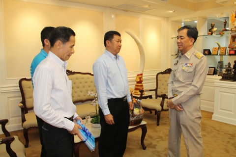 ไฟล์แนบ ผอ.กปภ.ข.๕ มอบกระเช้าปีใหม่ ผู้ว่าราชการจังหวัดสงขลา และหน่วยงานราชการ ในเทศกาลปีใหม่ ๒๕๕๗