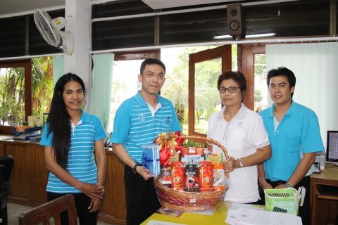 ไฟล์แนบ ผอ.กปภ.ข.๕ มอบกระเช้าปีใหม่ ผู้ว่าราชการจังหวัดสงขลา และหน่วยงานราชการ ในเทศกาลปีใหม่ ๒๕๕๗