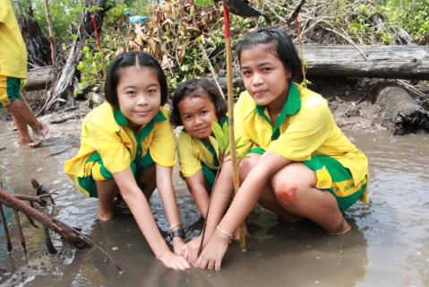 ไฟล์แนบ กปภ.ข.๕ และ กปภ.สาขากันตัง จัดกิจกรรมปลูกป่าชายเลน คืนระบบนิเวศสู่ทะเลตรัง ภายใต้โครงการ กปภ.รักษ์สิ่งแวดล้อม
