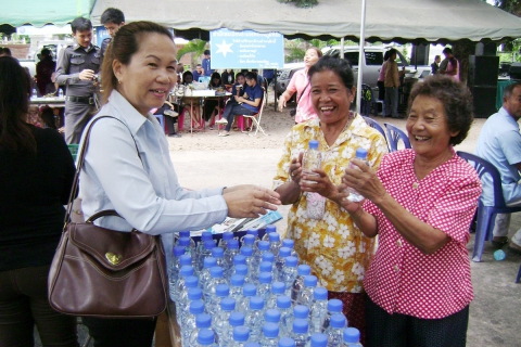 ไฟล์แนบ การประปาส่วนภูมิภาค สาขาพยัคฆภูมิพิสัย ร่วมกิจกรรม CSR ในโครงการ ออกหน่วยบริการอำเภอยิ้ม สร้างความสุขให้ประชาชน พร้อมมอบน้ำดื่มบรรจุขวดตราสัญลักษณ์ กปภ. ณ วัดบ้านหนองยาง ต.ลานสะแก อ.พยัคฆภูมิพิสัย จ.มหาสารคาม