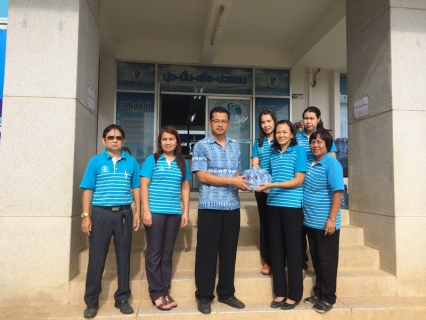 ไฟล์แนบ การประปาส่วนภูมิภาคสาขาสุโขทัย  โดยนายกมล  ประดุงรุก  ผู้จัดการการประปาส่วนภูมิภาคสาขาสุโขทัย  ได้มอบหมายให้หัวหน้างานอำนวยการ และหัวหน้างานจัดเก็บรายได้  มอบน้ำดื่ม กปภ.ให้อำเภอคีรีมาศ เพื่อร่วมกิจกรรม งานลอยกระทง เผาเทียน เล่นไฟ จังหวัดสุโขทัย ประจำปี 2557